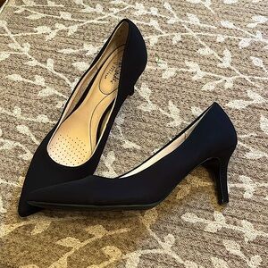 Life Stride Black Heels Size 9.5